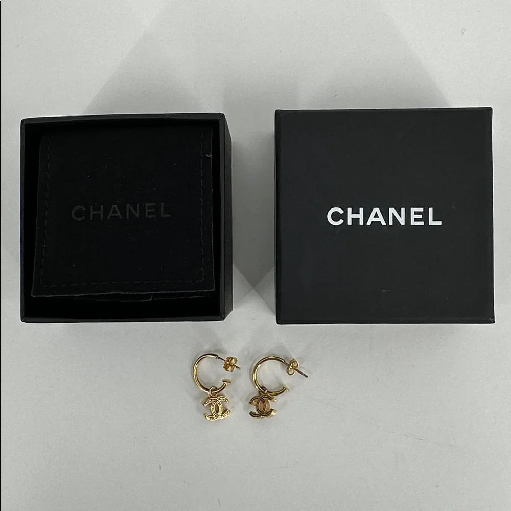 Authenticated CHANEL Hoop Logo Earrings- Gold - Picture 5 of 7